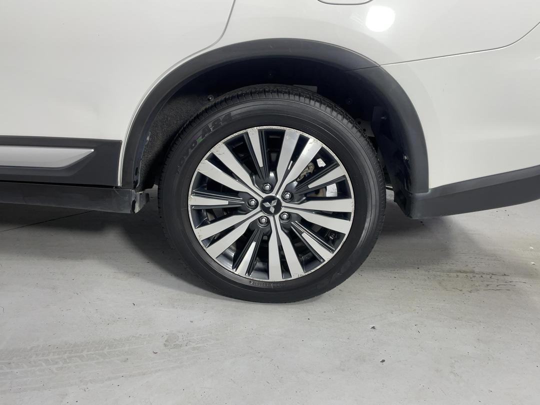 Photo '11' of Mitsubishi Outlander