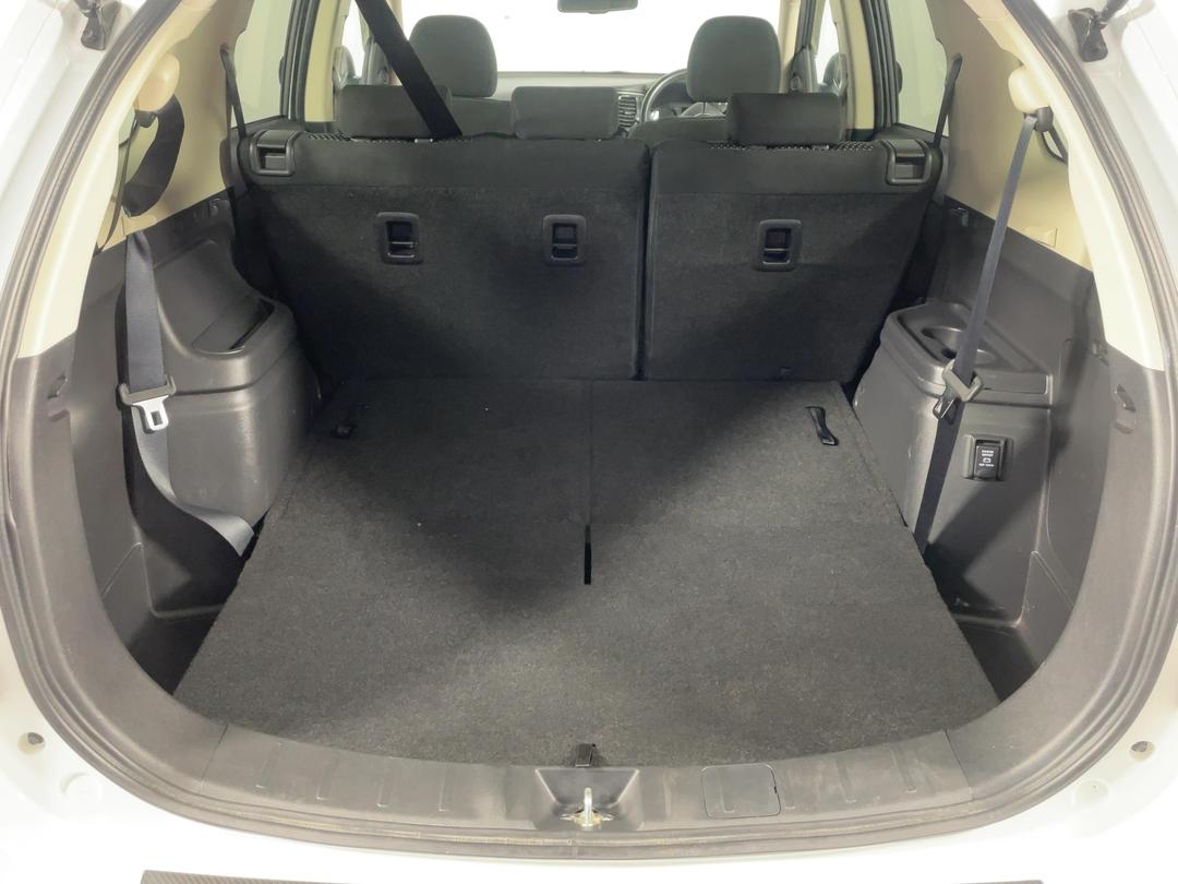 Photo '14' of Mitsubishi Outlander