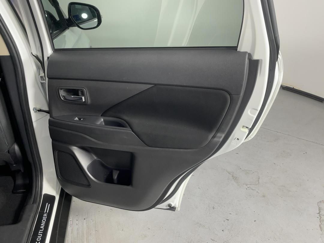 Photo '19' of Mitsubishi Outlander