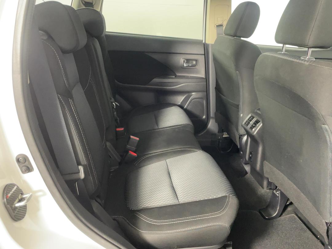 Photo '20' of Mitsubishi Outlander