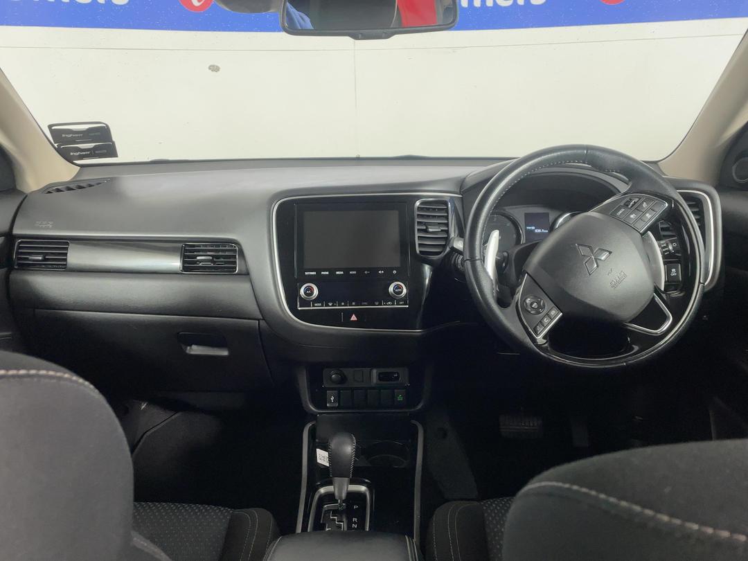 Photo '17' of Mitsubishi Outlander