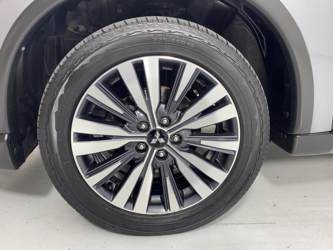 Photo '10' of Mitsubishi Outlander