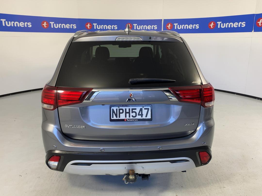 Photo '6' of Mitsubishi Outlander