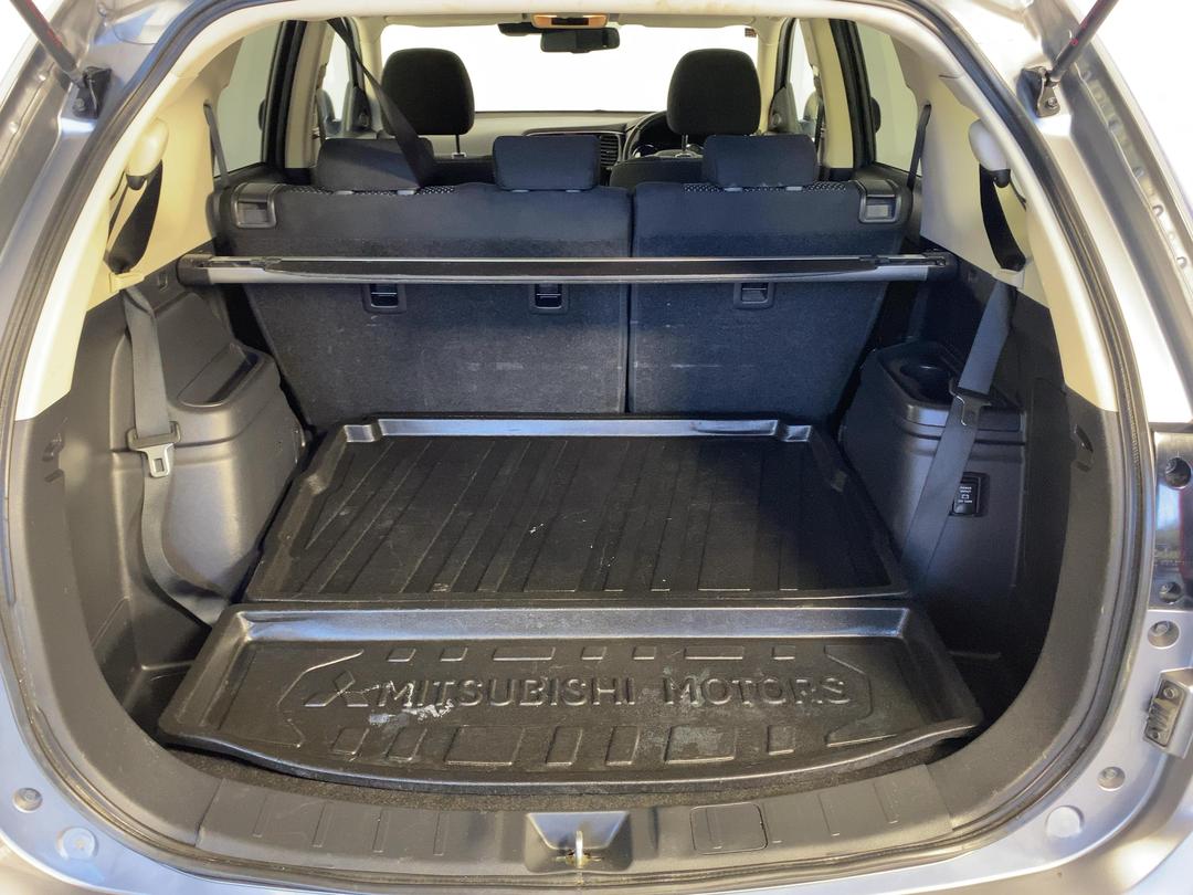 Photo '14' of Mitsubishi Outlander
