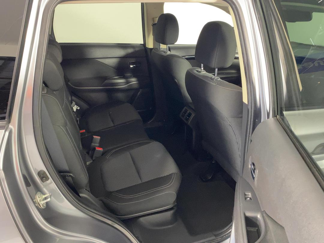 Photo '20' of Mitsubishi Outlander