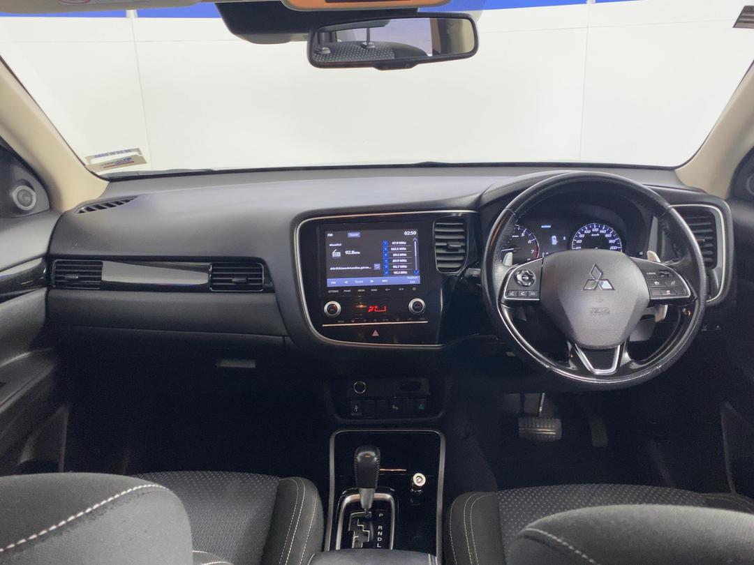 Photo '17' of Mitsubishi Outlander