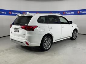 Photo '7' of Mitsubishi Outlander
