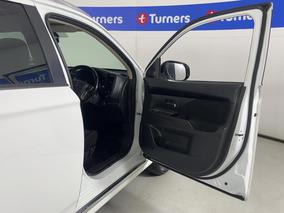 Photo '15' of Mitsubishi Outlander
