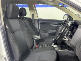 Photo '16' of Mitsubishi Outlander