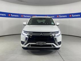 Photo '2' of Mitsubishi Outlander