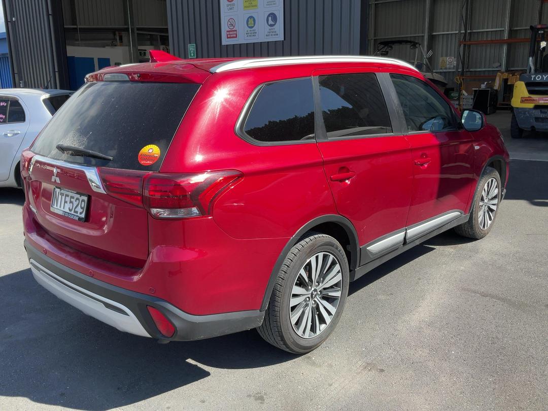 Photo '8' of Mitsubishi Outlander LS Photo '8' of Mitsubishi Outlander LS
