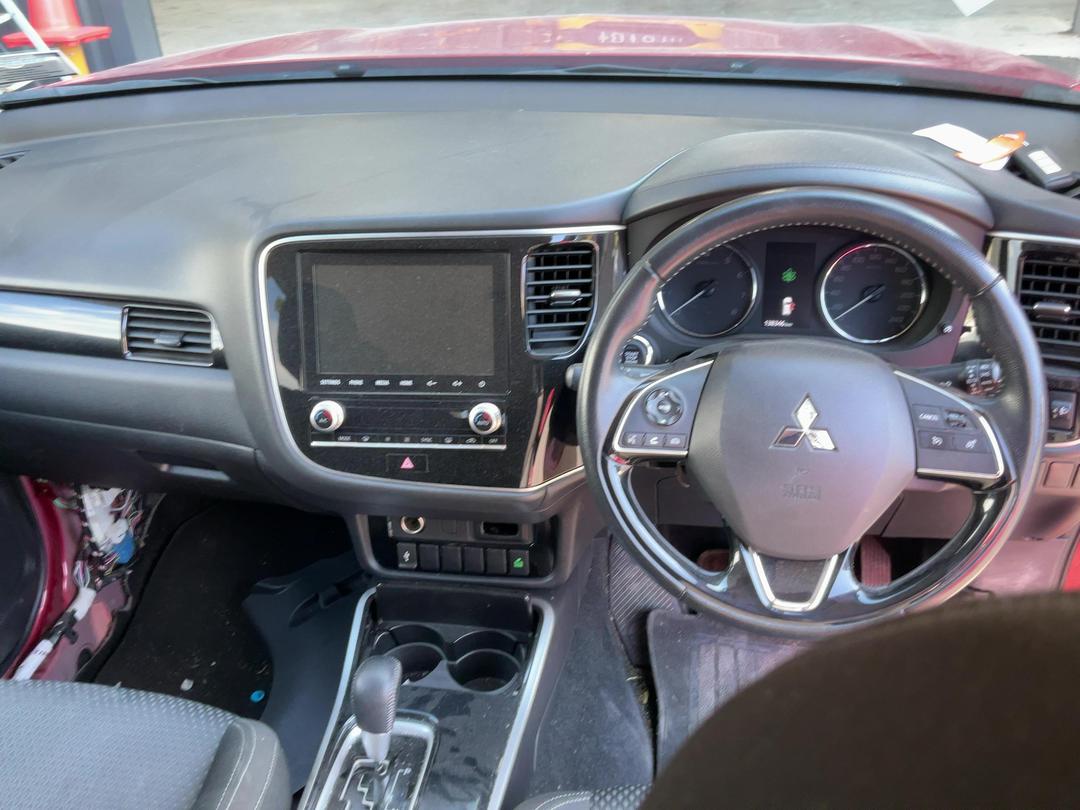 Photo '15' of Mitsubishi Outlander LS Photo '15' of Mitsubishi Outlander LS