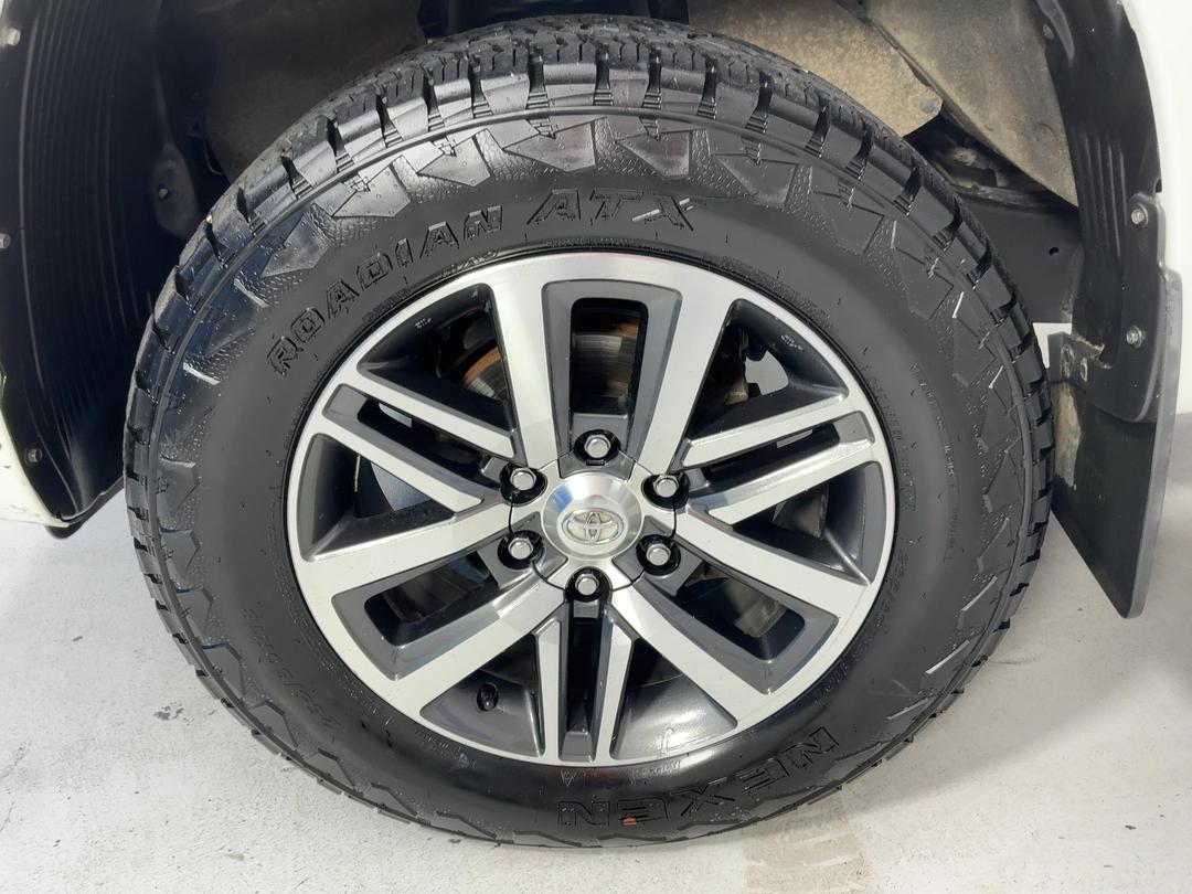 Photo '10' of Mitsubishi Triton