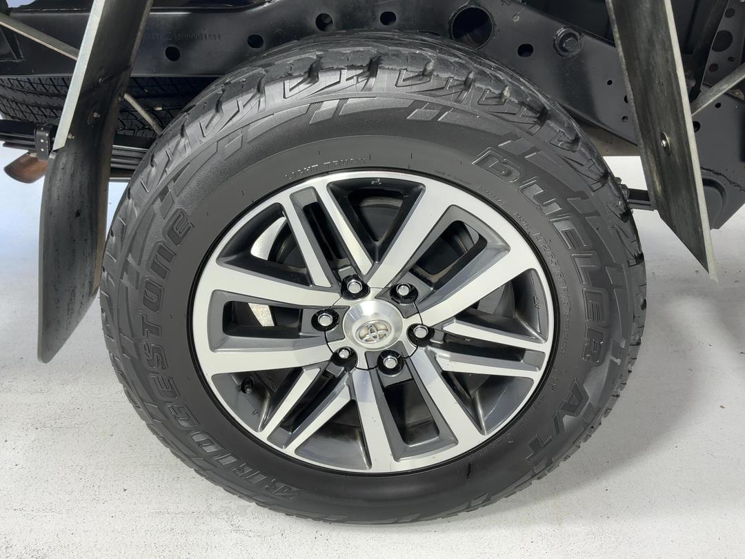 Photo '12' of Mitsubishi Triton