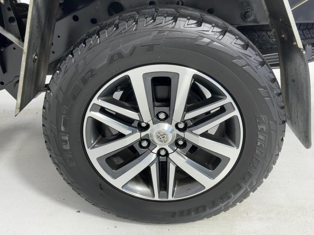 Photo '11' of Mitsubishi Triton