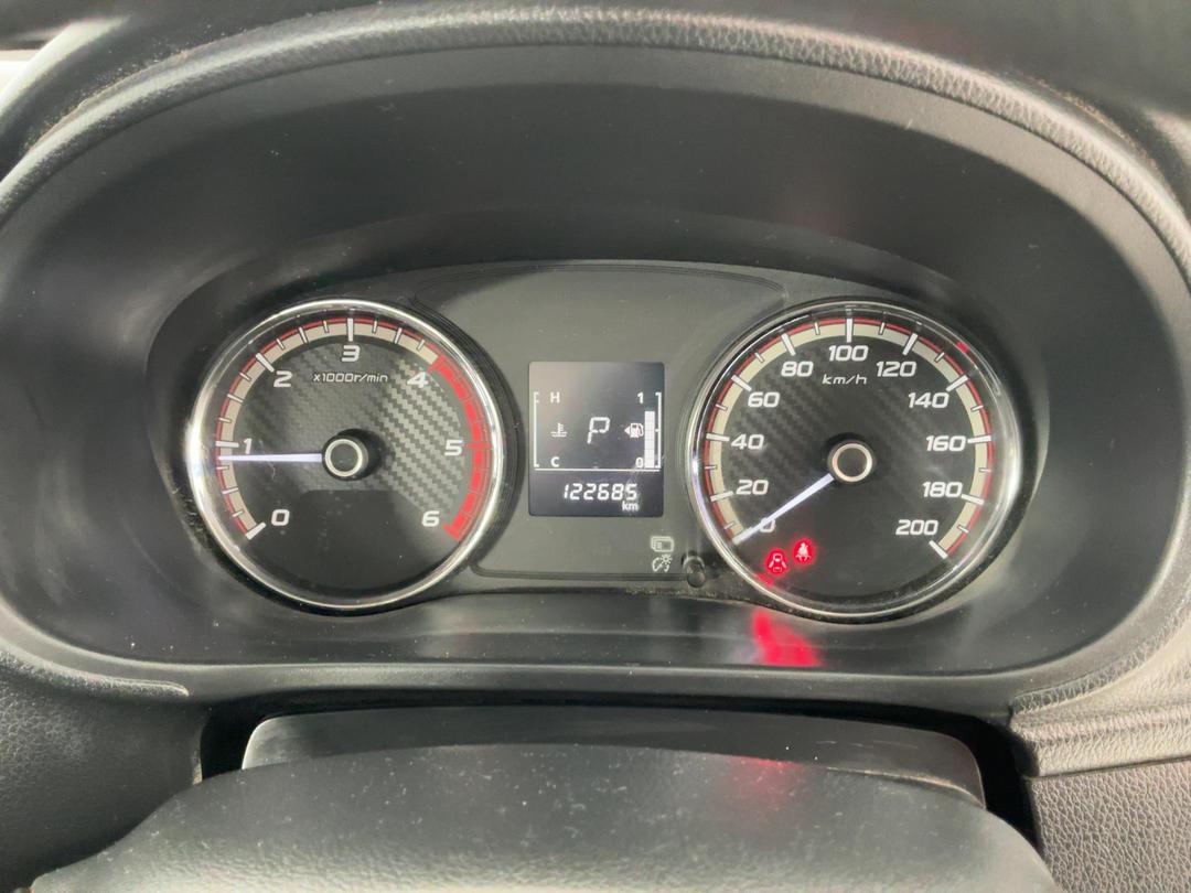 Photo '19' of Mitsubishi Triton