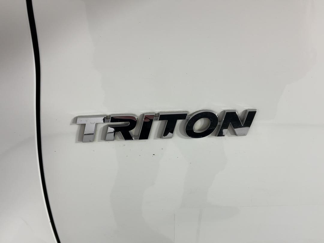 Photo '27' of Mitsubishi Triton