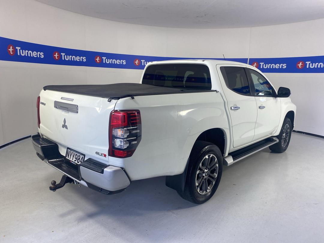 Photo '7' of Mitsubishi Triton