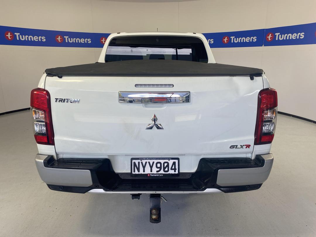 Photo '6' of Mitsubishi Triton