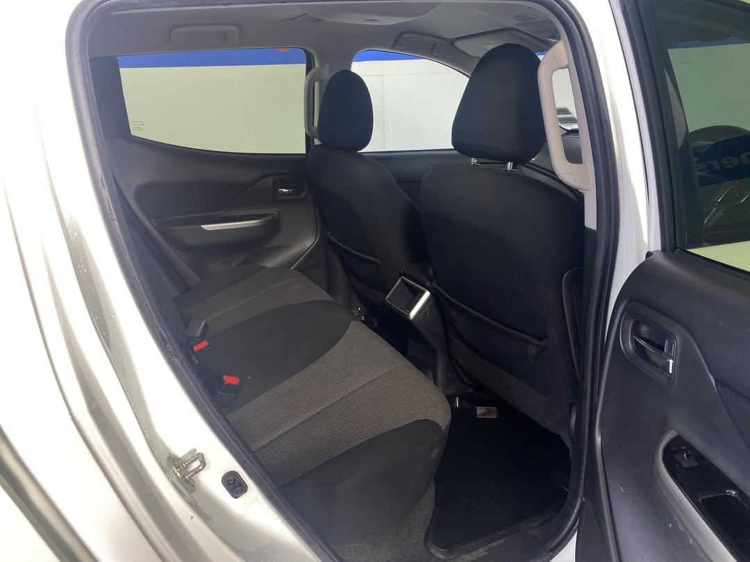 Photo '20' of Mitsubishi Triton