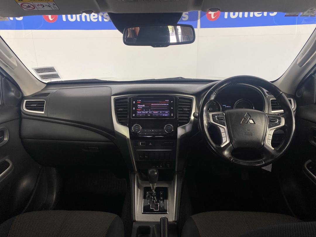 Photo '17' of Mitsubishi Triton