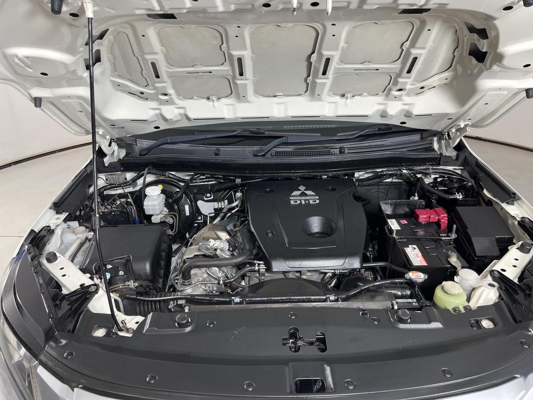 Photo '13' of Mitsubishi Triton