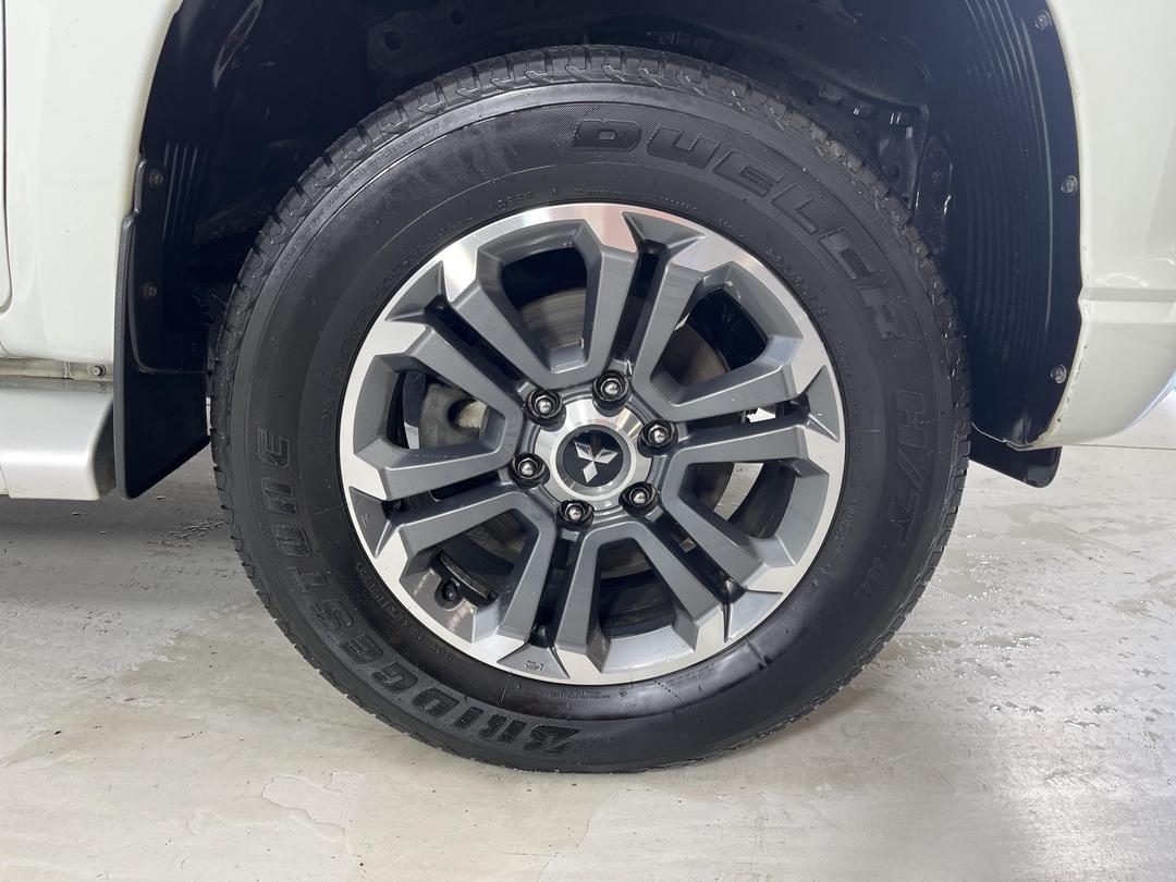 Photo '9' of Mitsubishi Triton