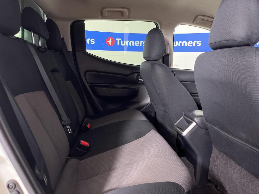 Photo '20' of Mitsubishi Triton