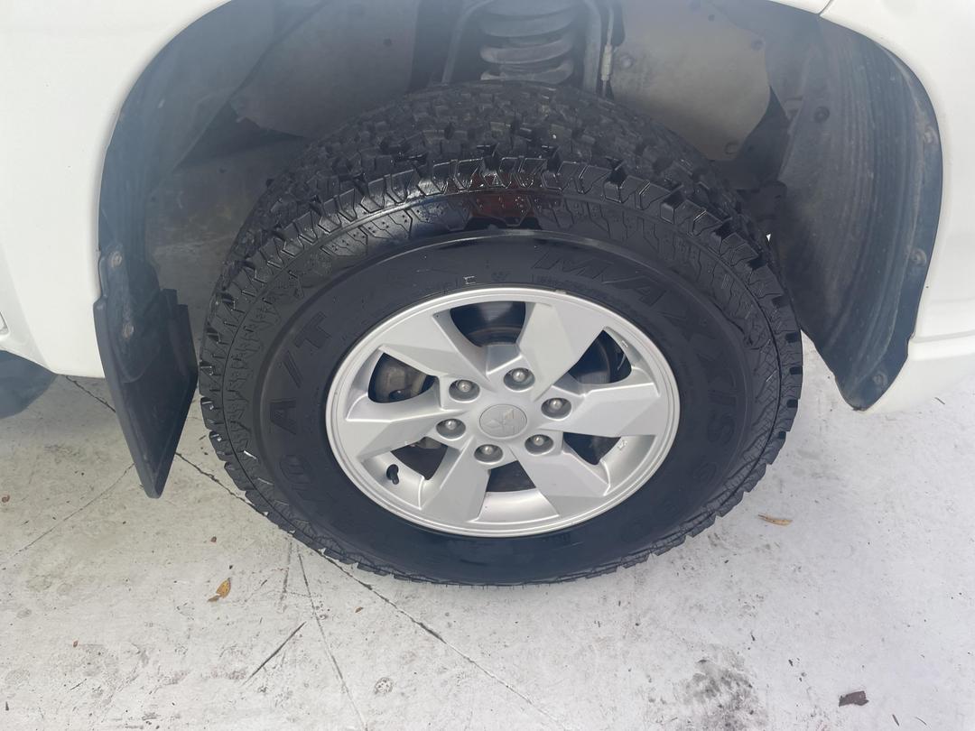 Photo '9' of Mitsubishi Triton