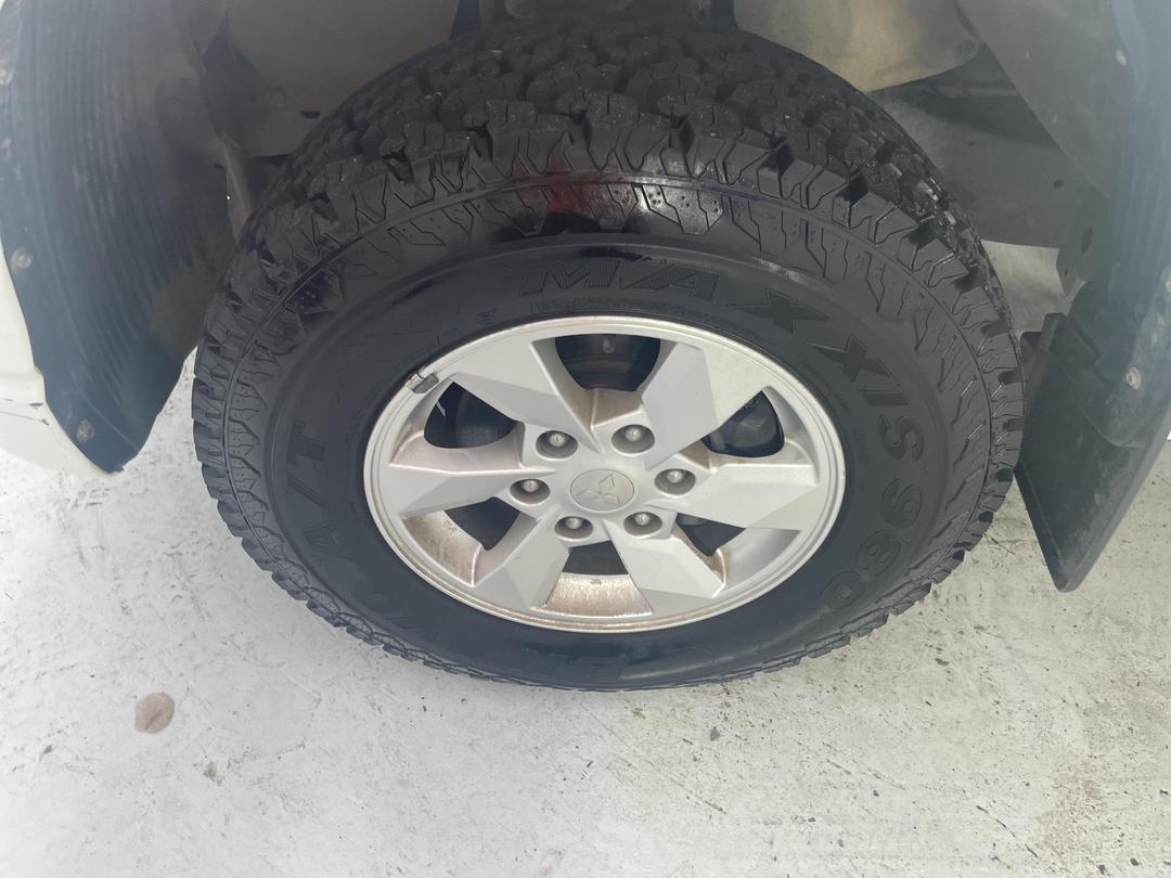 Photo '10' of Mitsubishi Triton