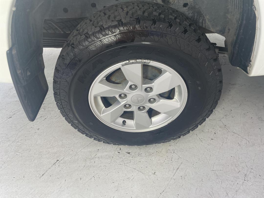 Photo '12' of Mitsubishi Triton