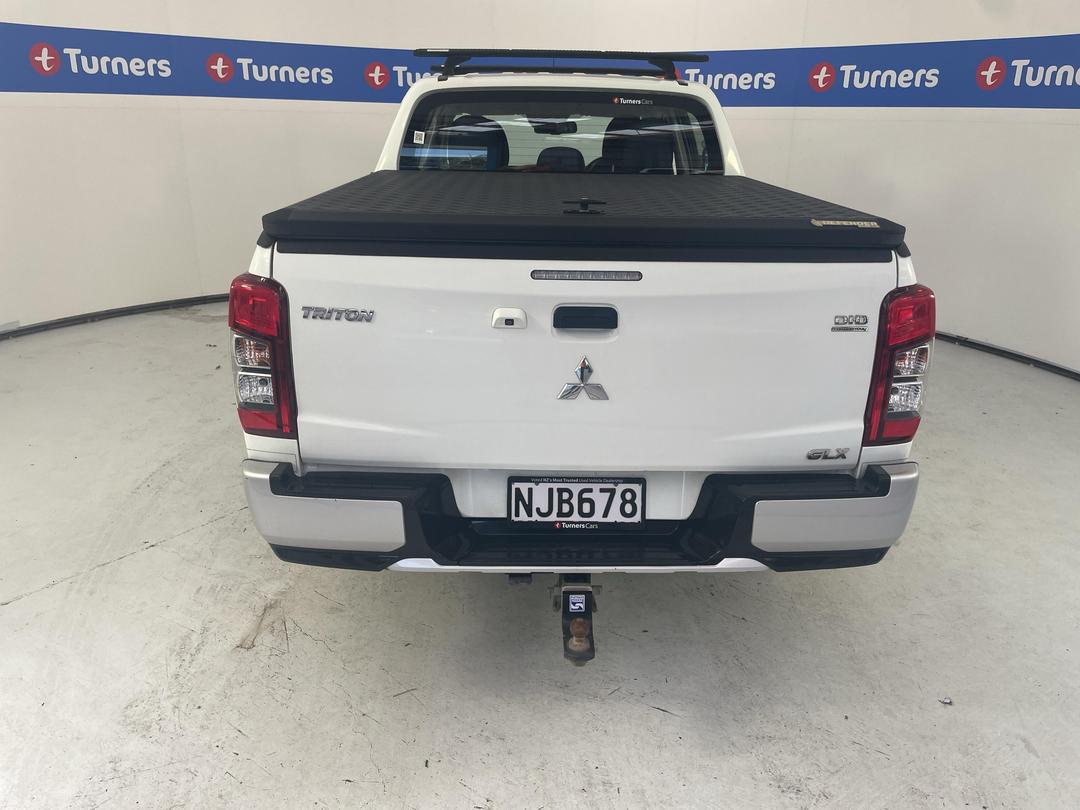 Photo '6' of Mitsubishi Triton