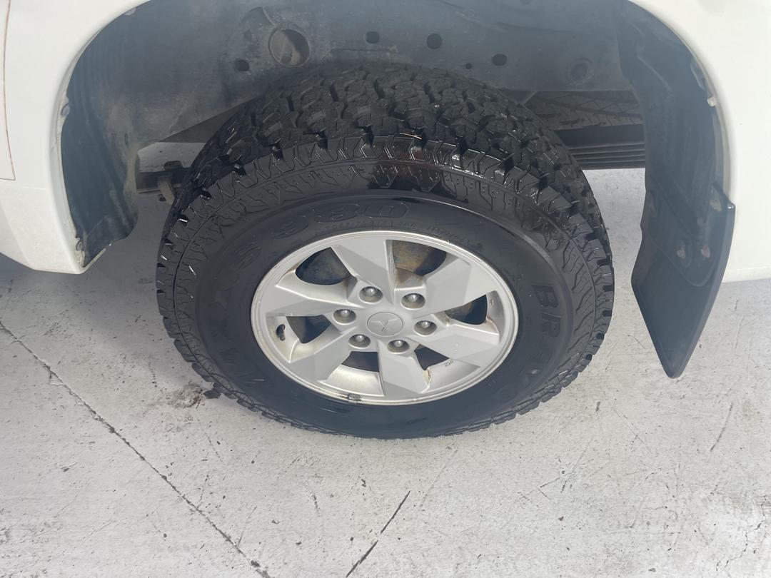 Photo '11' of Mitsubishi Triton