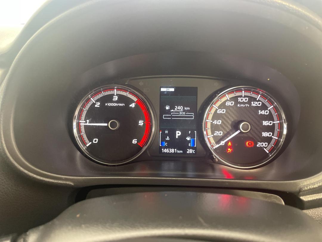 Photo '20' of Mitsubishi Triton