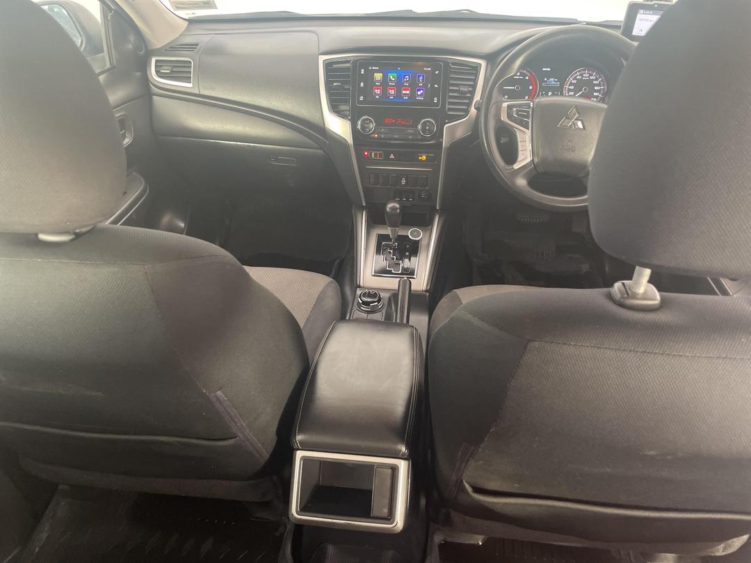 Photo '17' of Mitsubishi Triton