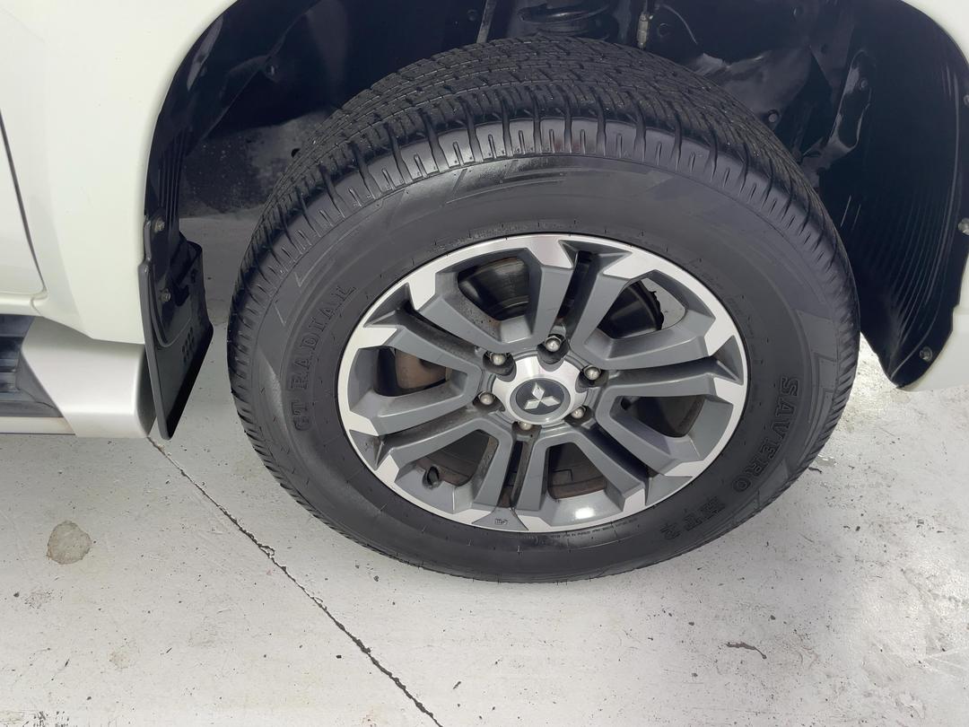 Photo '9' of Mitsubishi Triton