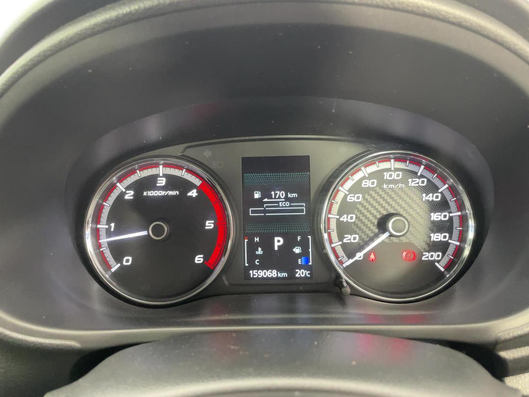 Photo '21' of Mitsubishi Triton
