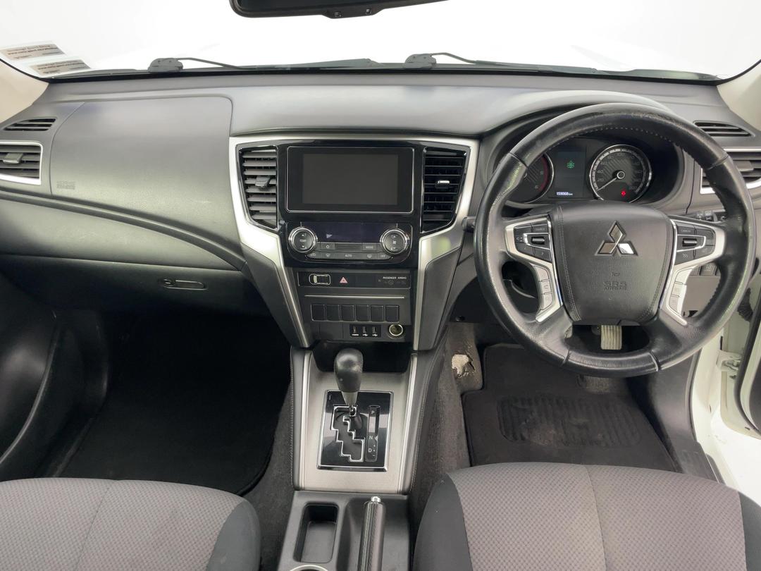 Photo '17' of Mitsubishi Triton