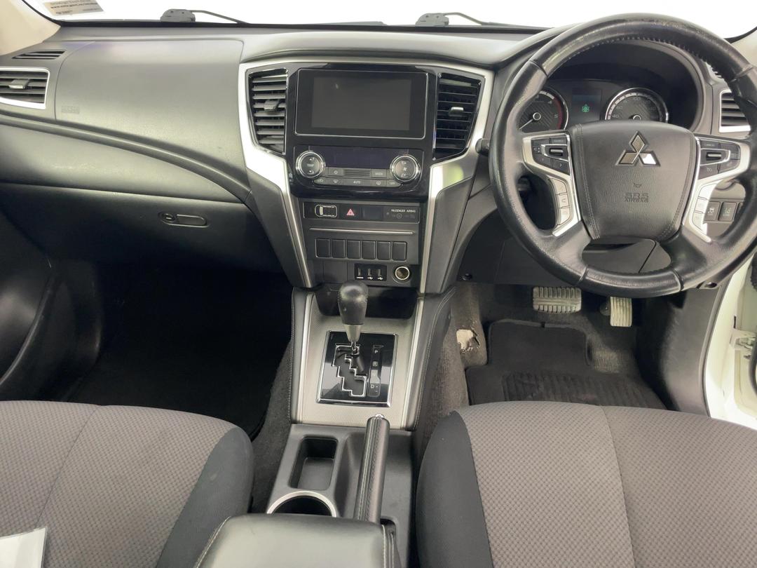 Photo '18' of Mitsubishi Triton