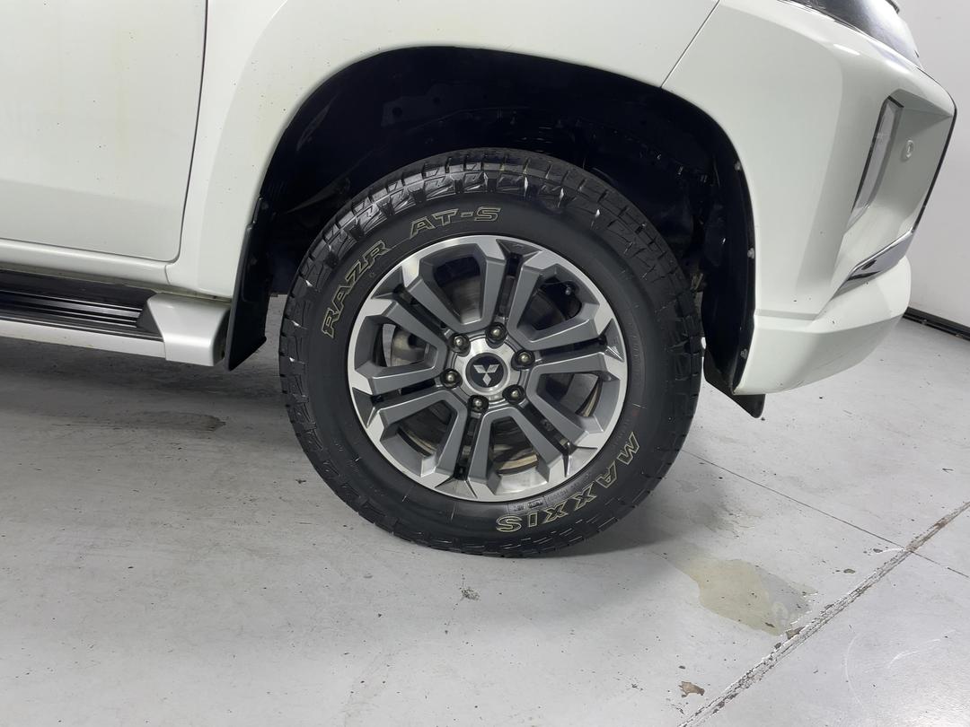 Photo '9' of Mitsubishi Triton