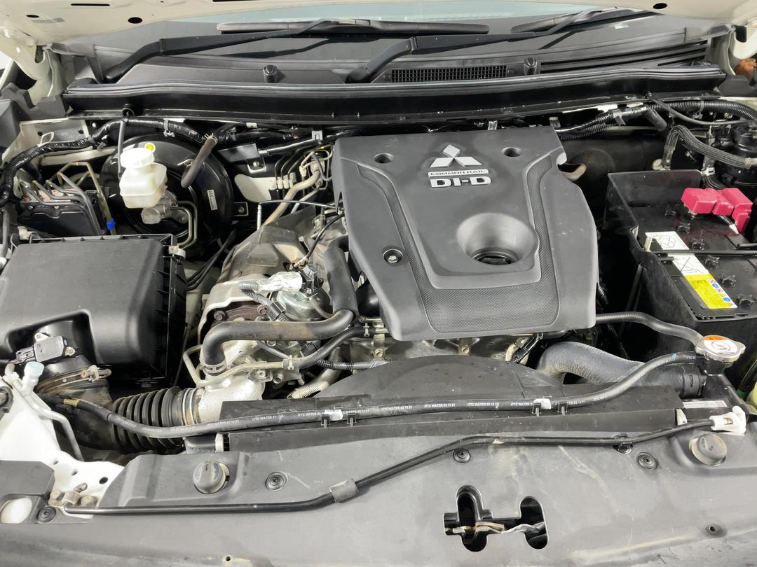 Photo '13' of Mitsubishi Triton