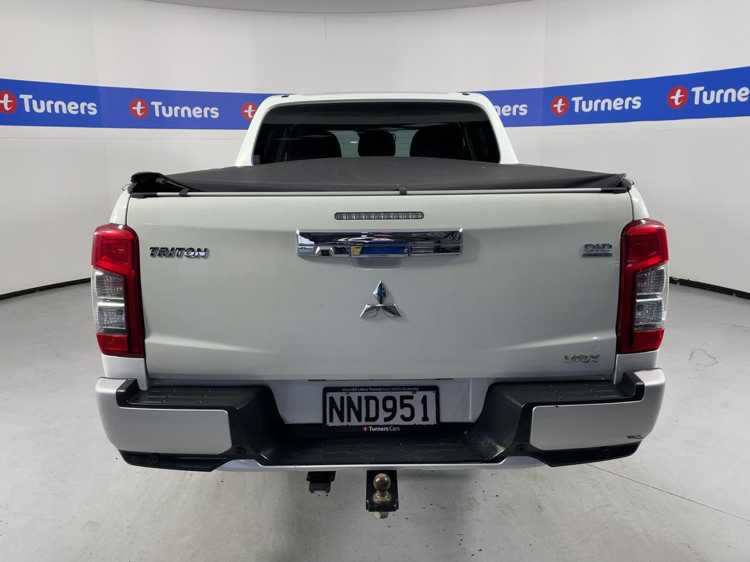 Photo '6' of Mitsubishi Triton