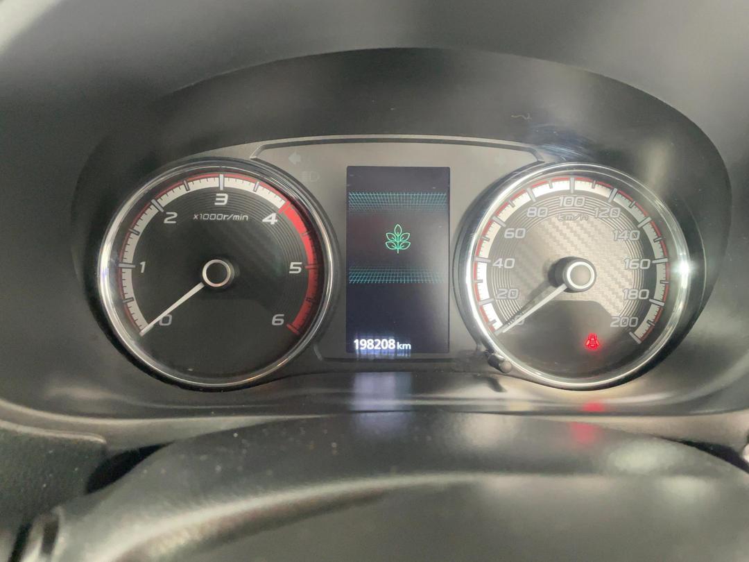 Photo '21' of Mitsubishi Triton