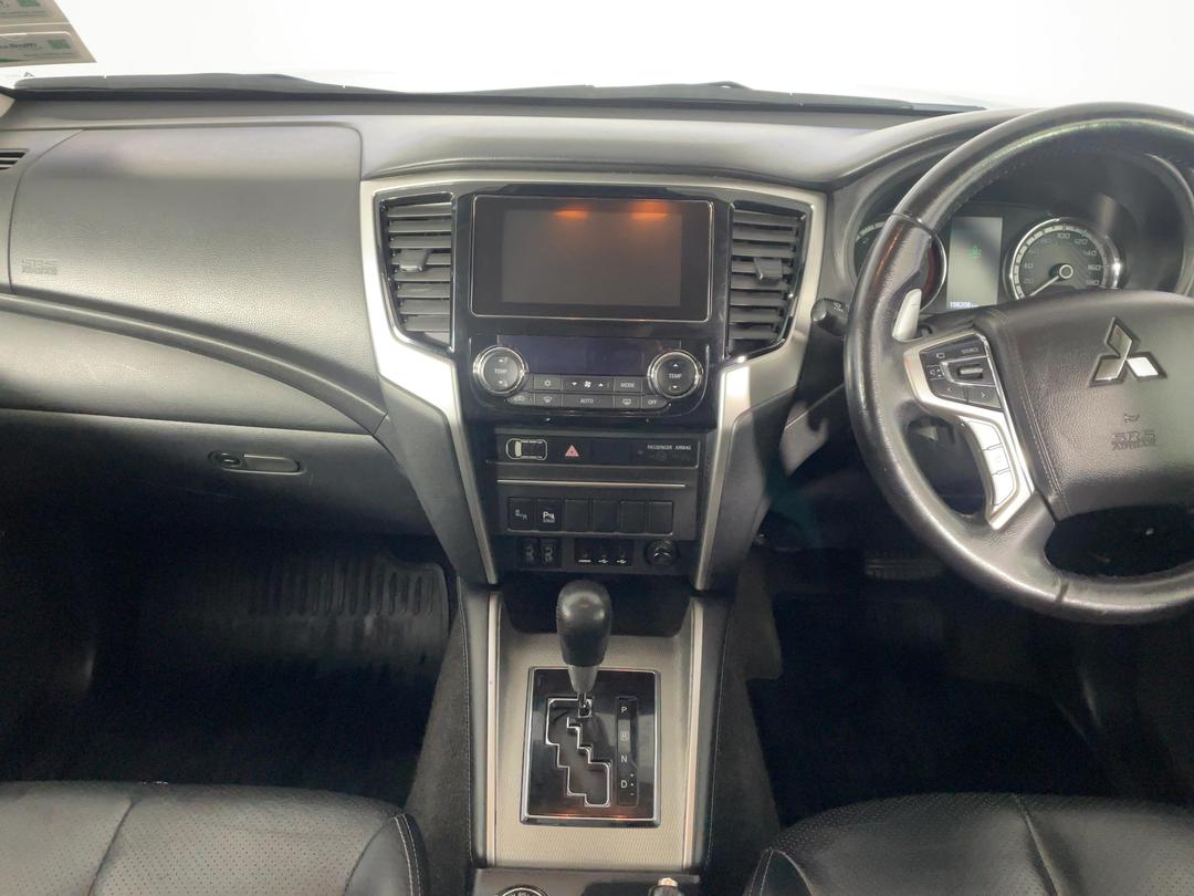 Photo '18' of Mitsubishi Triton