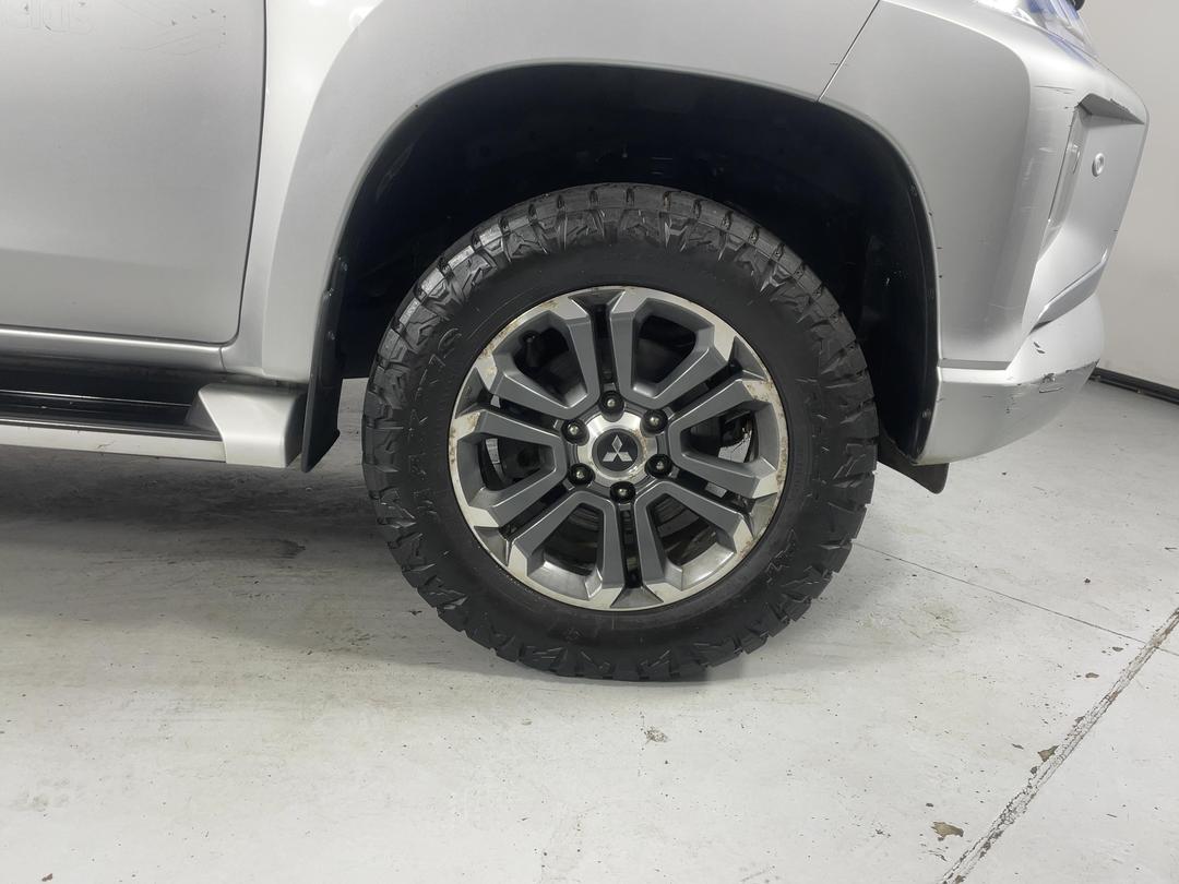 Photo '9' of Mitsubishi Triton