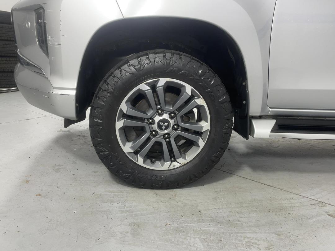 Photo '10' of Mitsubishi Triton