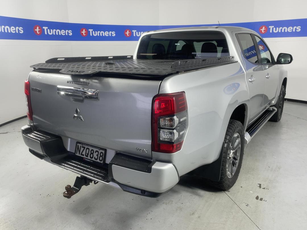 Photo '7' of Mitsubishi Triton
