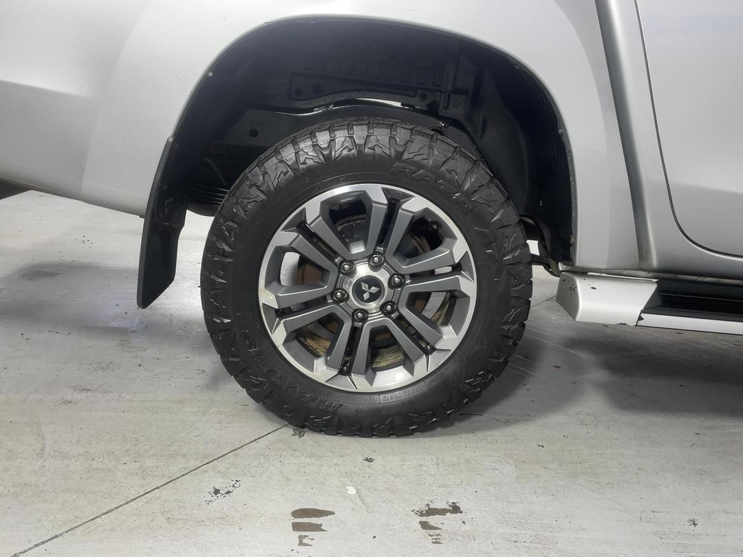 Photo '12' of Mitsubishi Triton