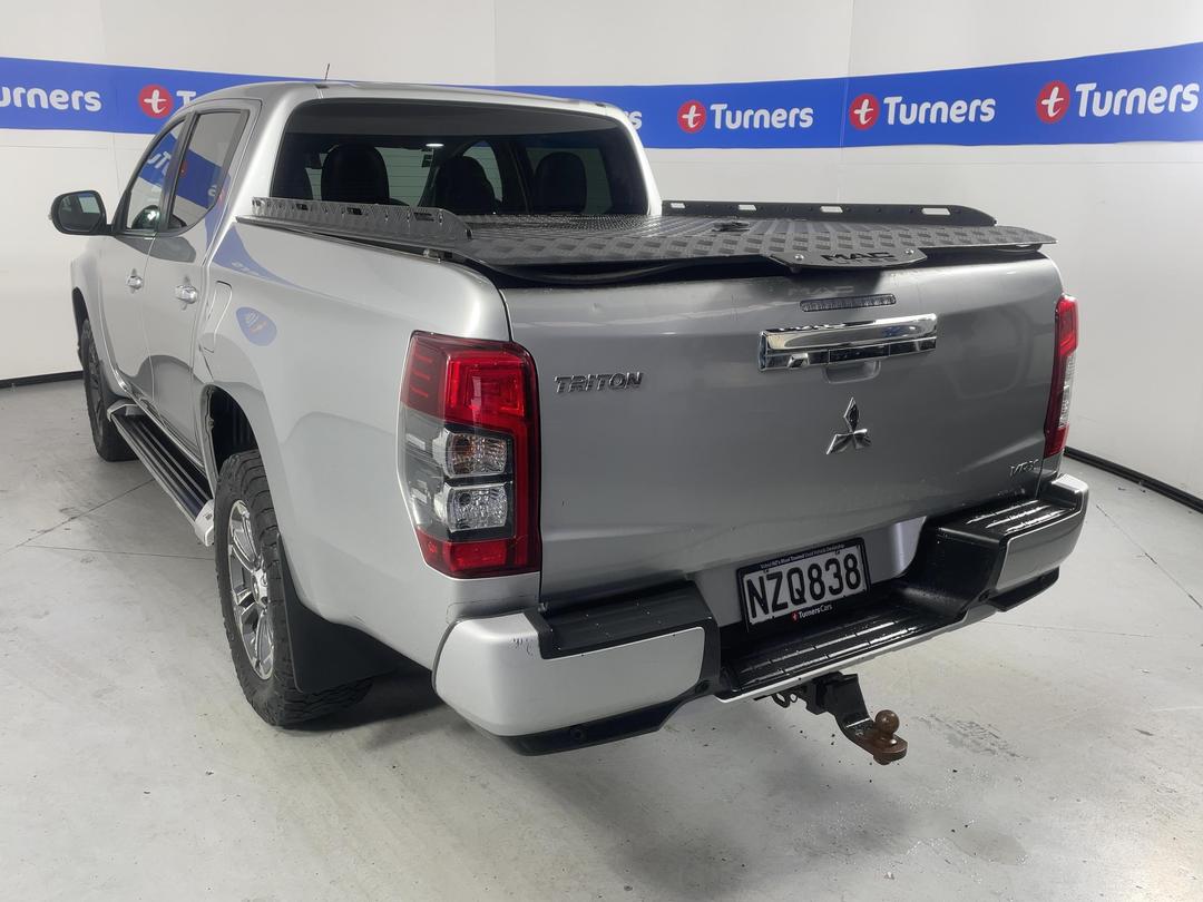 Photo '5' of Mitsubishi Triton