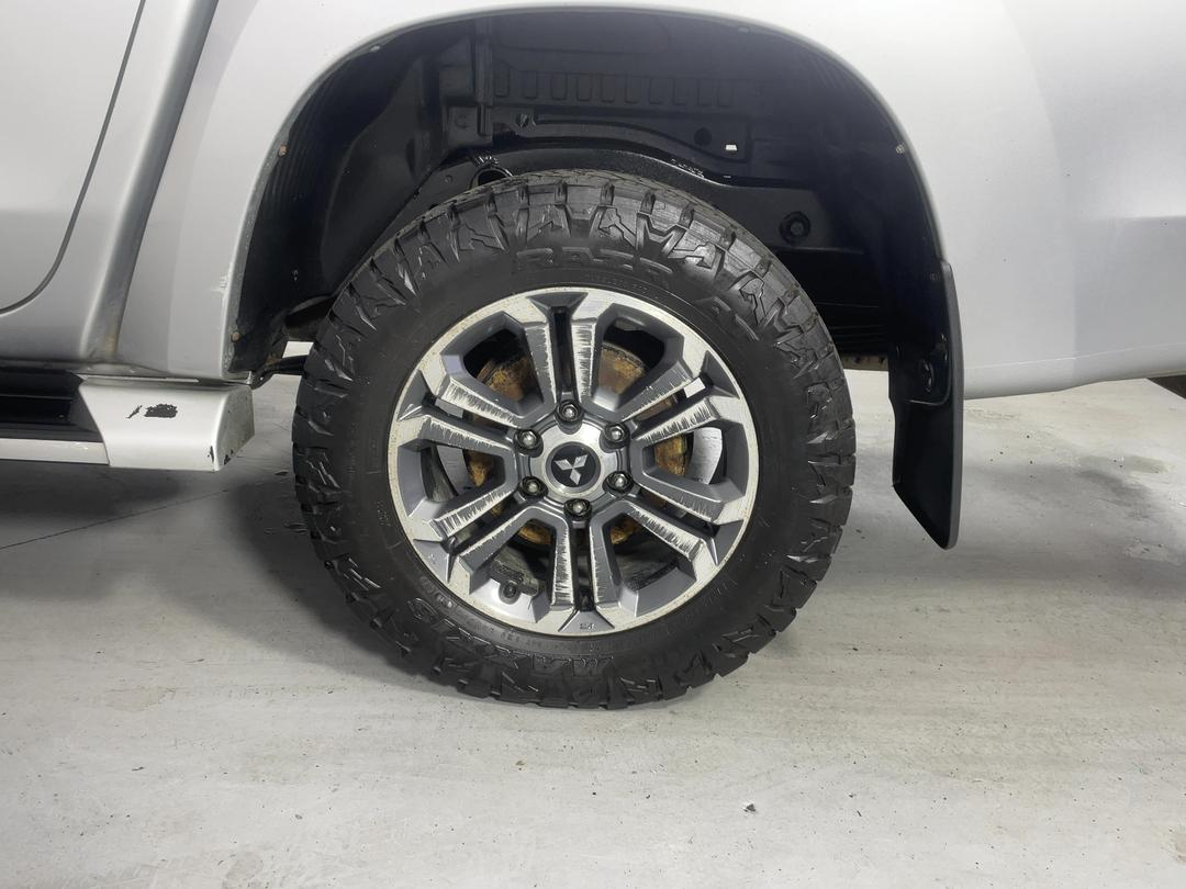 Photo '11' of Mitsubishi Triton